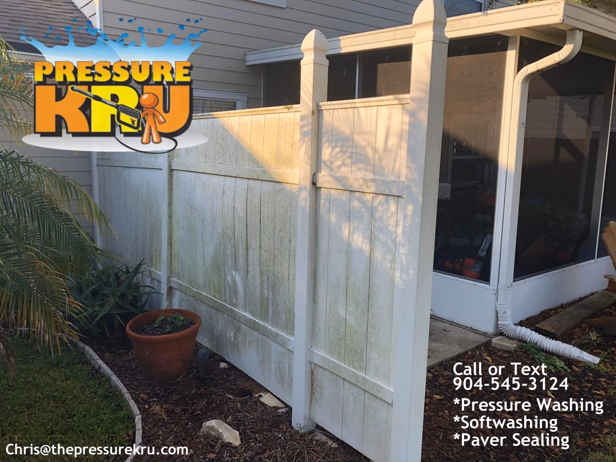 Vinyl privacy fence cleaning in Southbridge before removing green algae