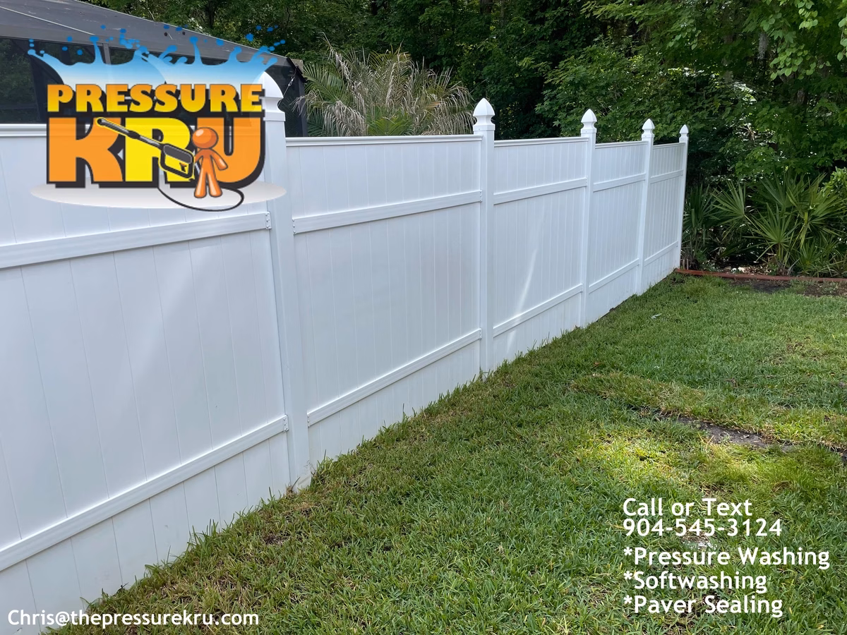 vinyl fence cleaning in Fruit Cove FL after low-pressure softwashing