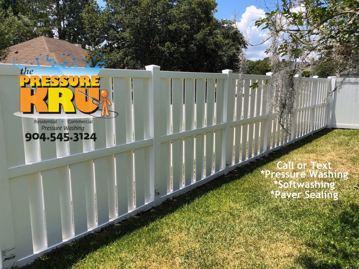 Professional fence cleaning in South Hampton showing green algae after cleaning