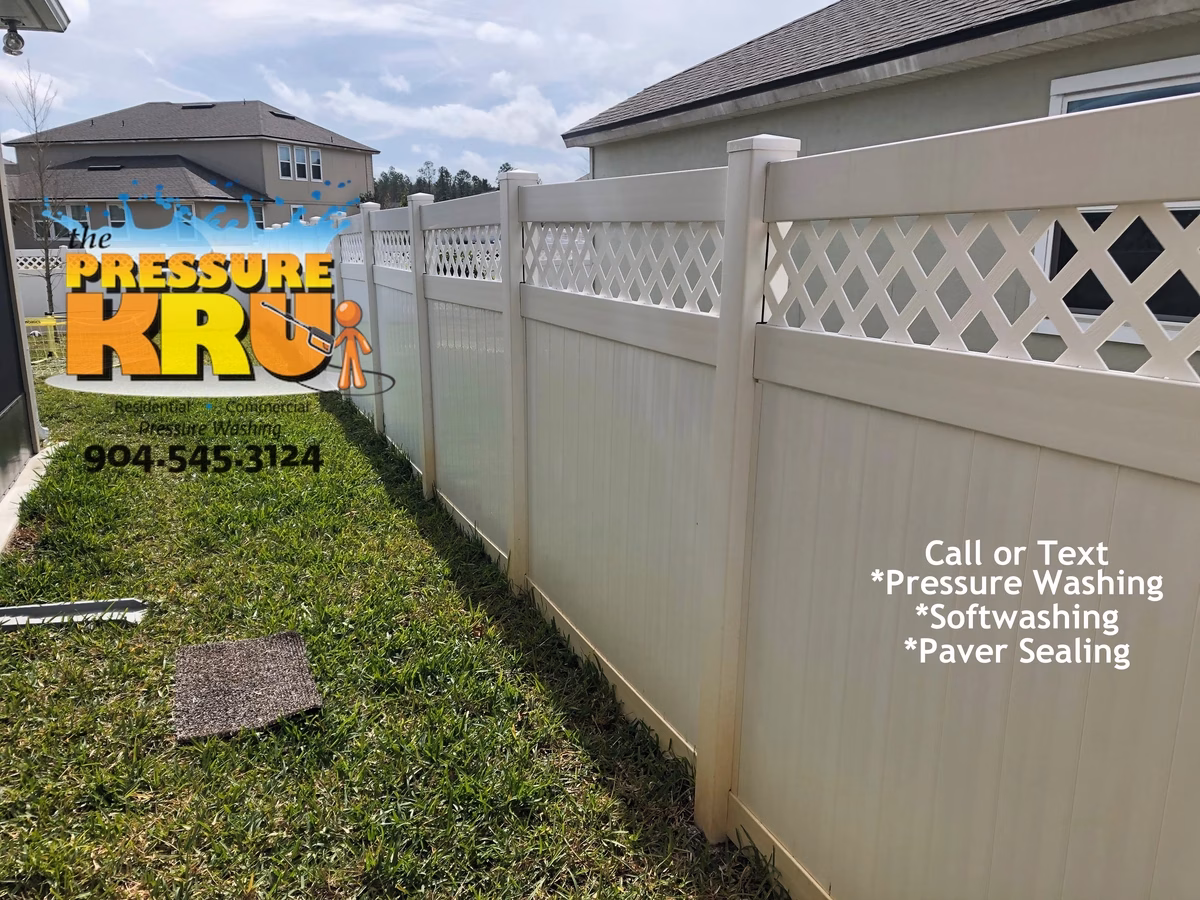 Fence cleaning service in Rivergate removing mold and dirt after