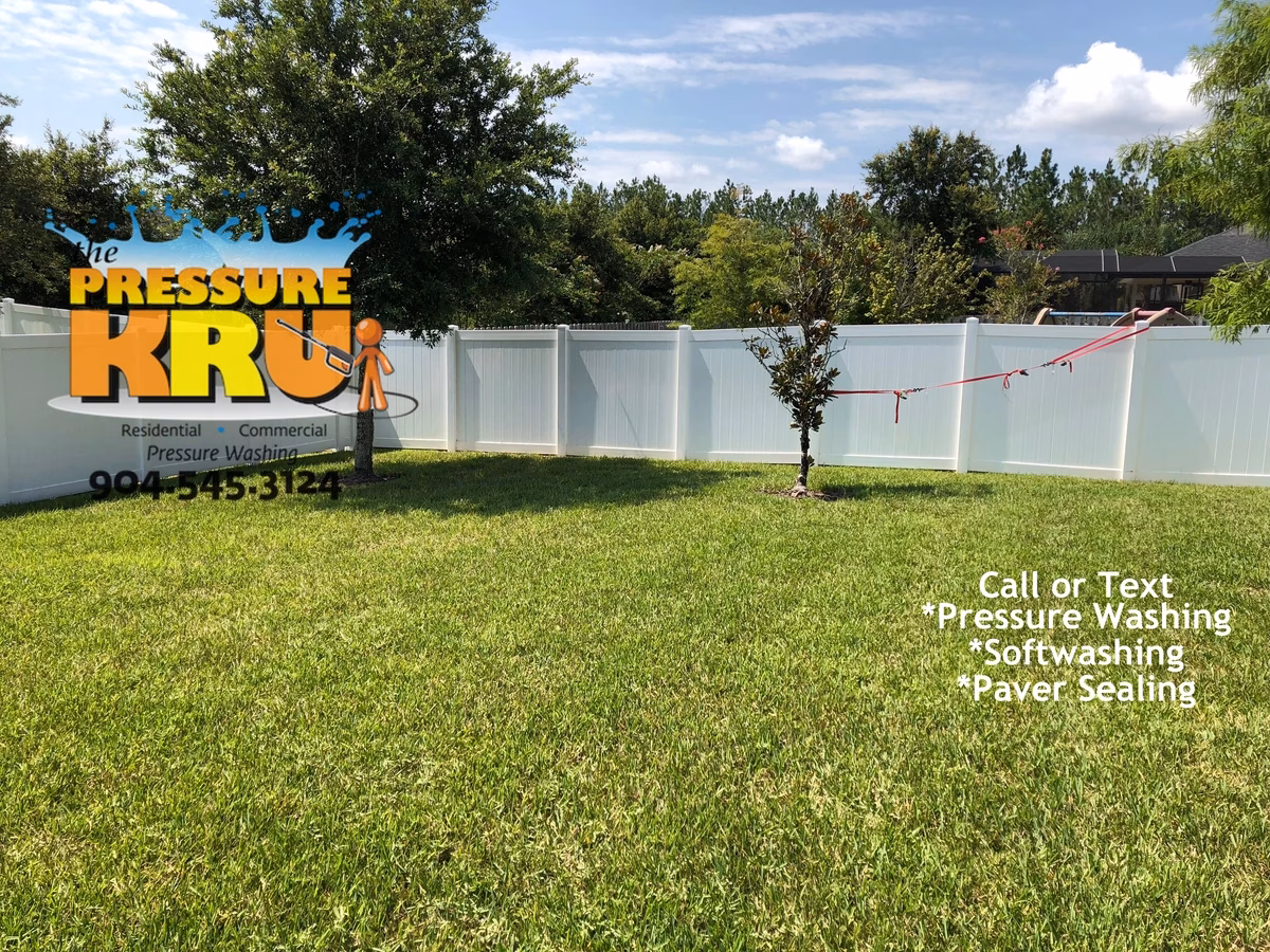 Vinyl fence cleaning in Ponte Vedra FL after removing last years grime
