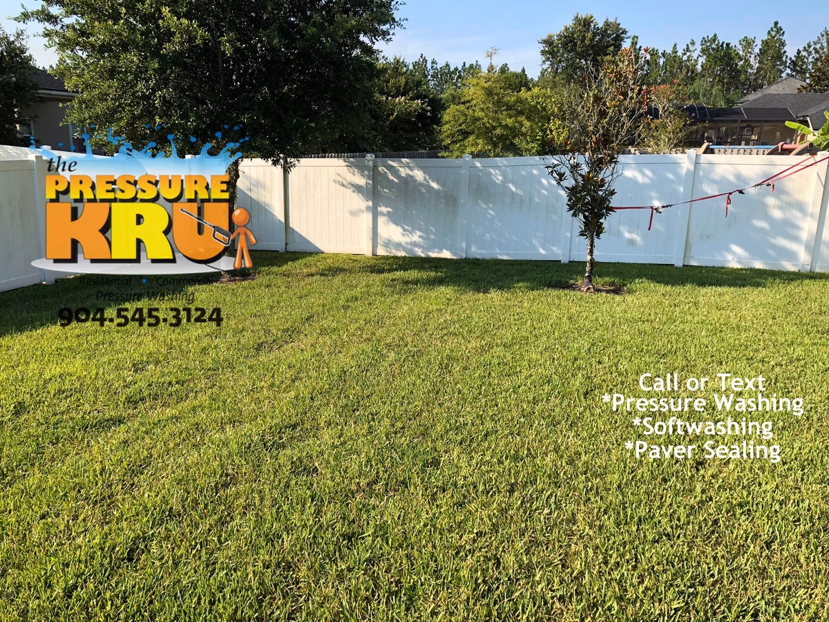 Vinyl fence cleaning in Ponte Vedra FL before removing last years grime