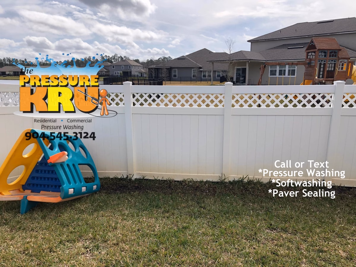 Vinly fence cleaning in Nocatee area after mold and algae removal.