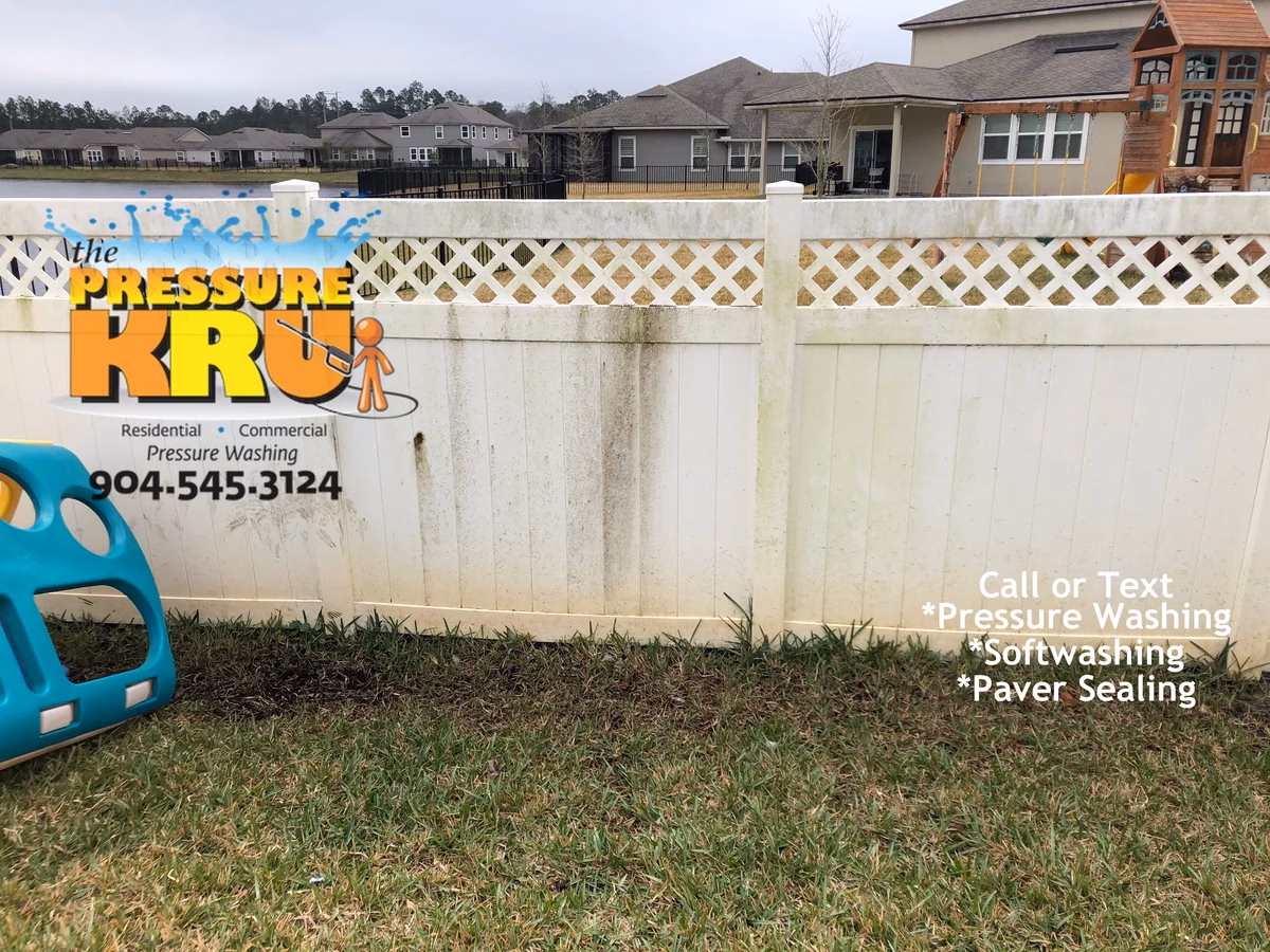 Vinly fence cleaning in Nocatee area before mold and algae removal.