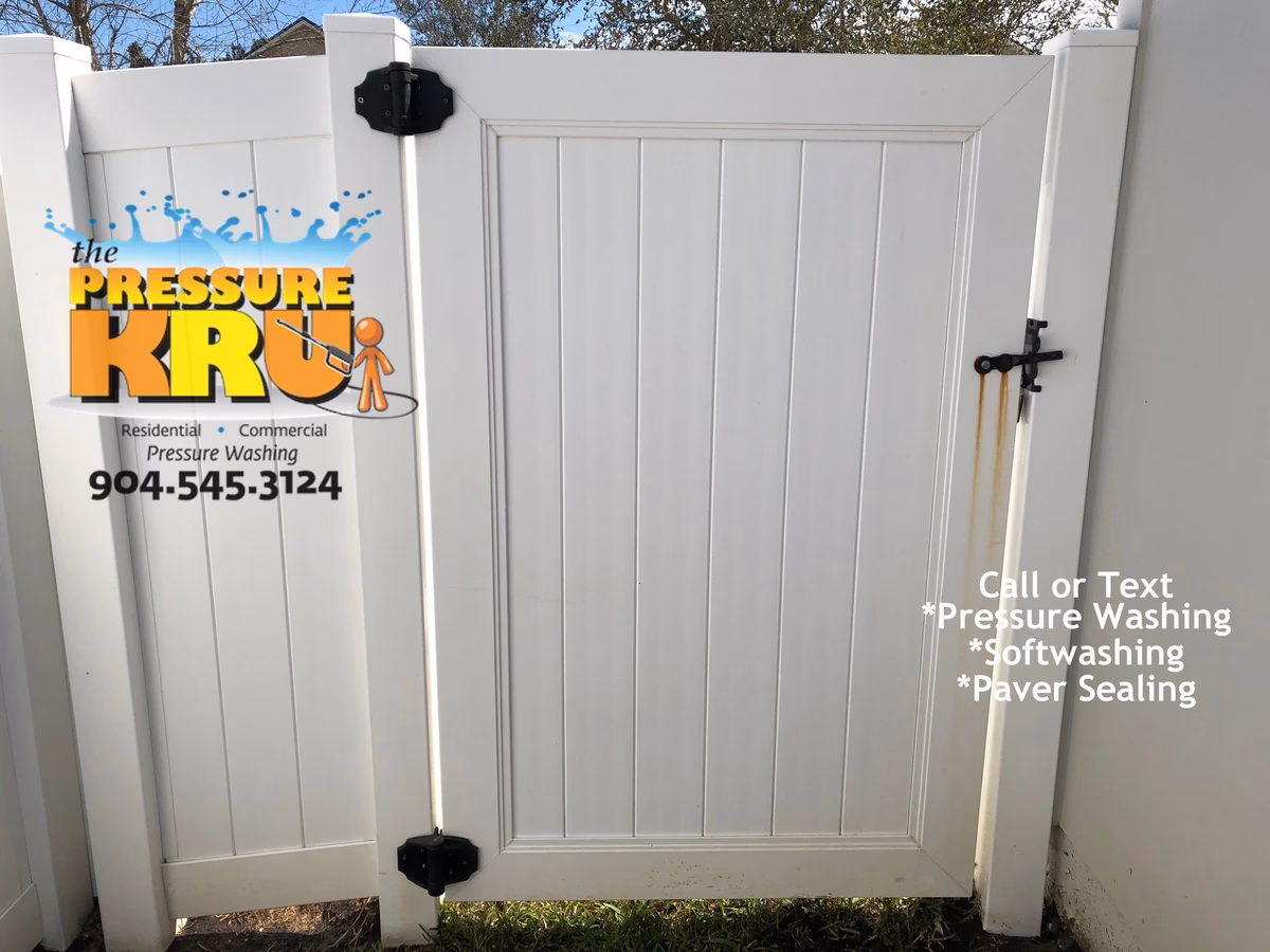 Vinyl fence cleaning service in Stonehurst showing annual grime build up removed. Rust stains can also be removed for a small additional cost