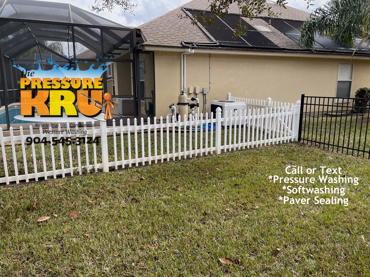 Vinyl fence cleaning service in Bartram Spring after green algae and mildew removal