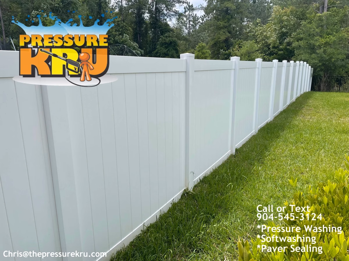 White vinyl fence cleaning after pressure washing in Orange Park Country Club showing green algae
